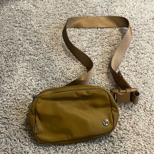 Lululemon everywhere belt bag